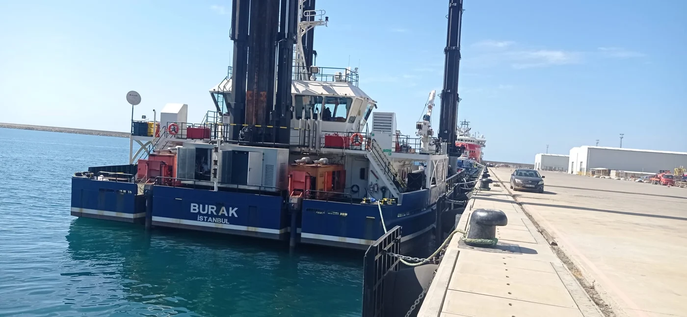 Dredging vessel and working platform from Kordil field applications.