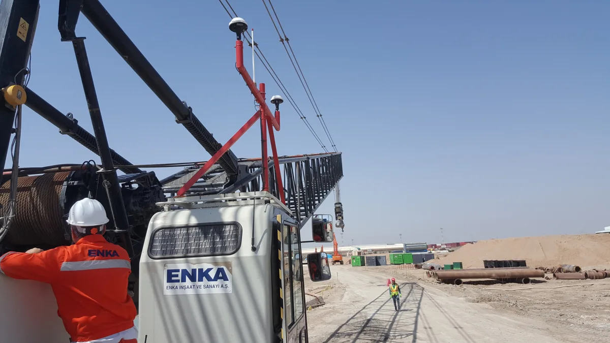 Vinç üzerindeki GNSS antenleri ve sensör kurulumu