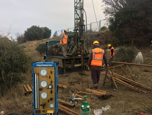 Kordil field team at a borehole drilling rig with rods and pressuremeter equipment