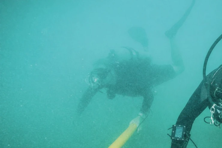 Diver-held underwater search instrument used for local target investigation and verification.