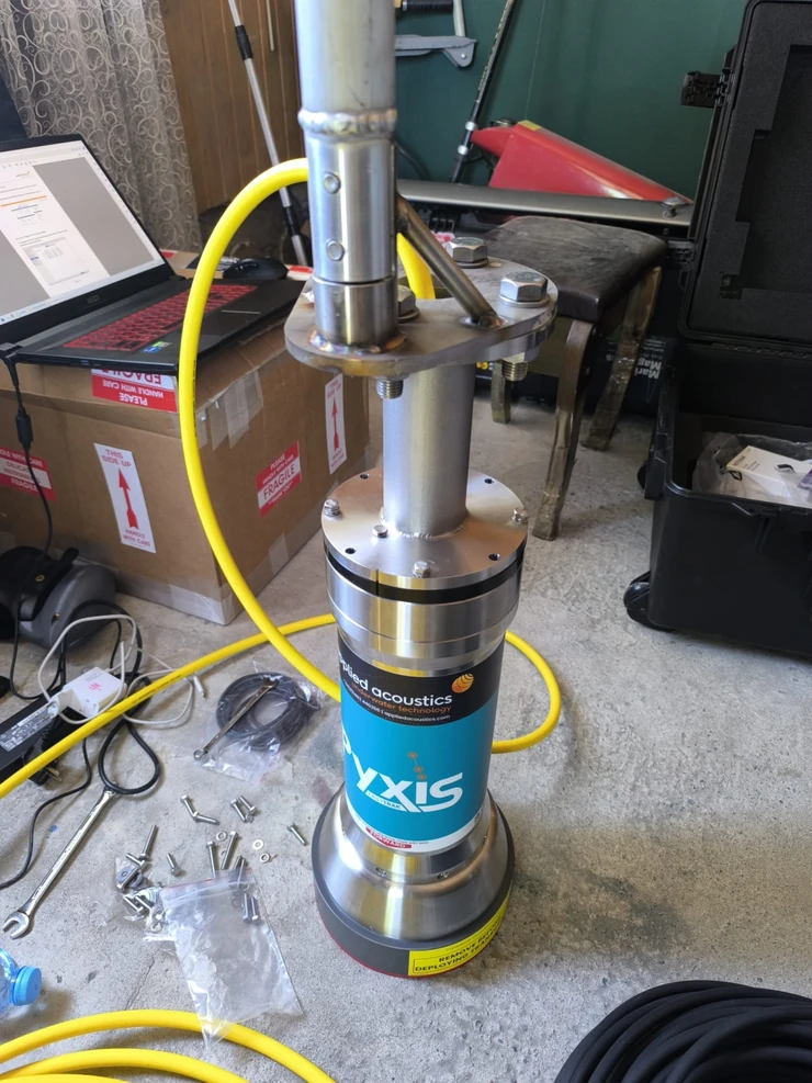 USBL underwater positioning transducer mounted on a deployment pole